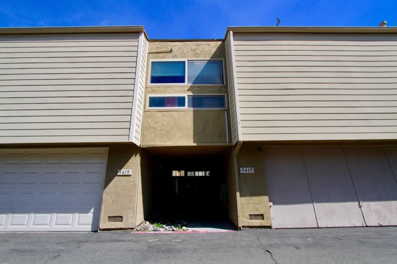 Neat and super simplistic Twin Lakes community, Cypress, California