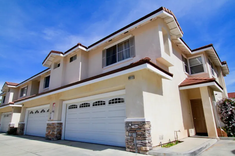 Villa Woods Cypress California the house seems to touch the sky from downside view