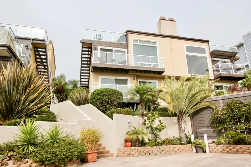 a pleasant day in the casa dana with building that has glass door and the glass windows
