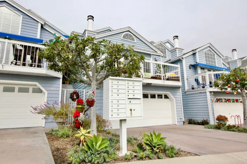 THE APARTMENT IN THE DANA BY THE SEA WITH THE BEAUTIFUL FLOWER PLANTS, ELECTRONIC MACHINE, BALCONIS, TREES