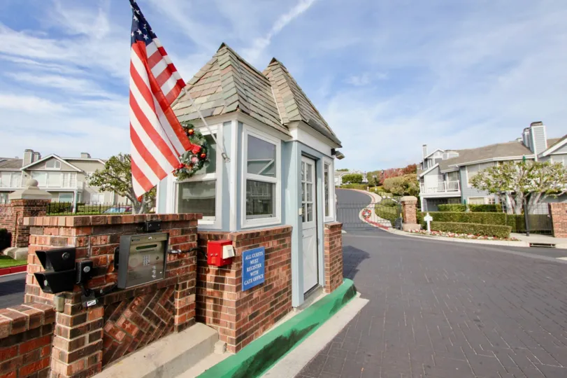A sunny day in the Lantern Bay Villas with a check post with flag.