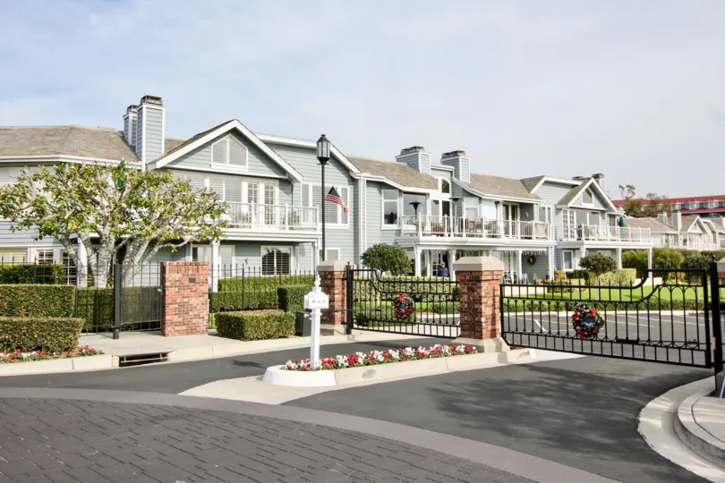 THE APARTMENT IN THE LANTERN BAY VILLAS WITH THE FLAG, STEEL GATE, PLANTS, TREES