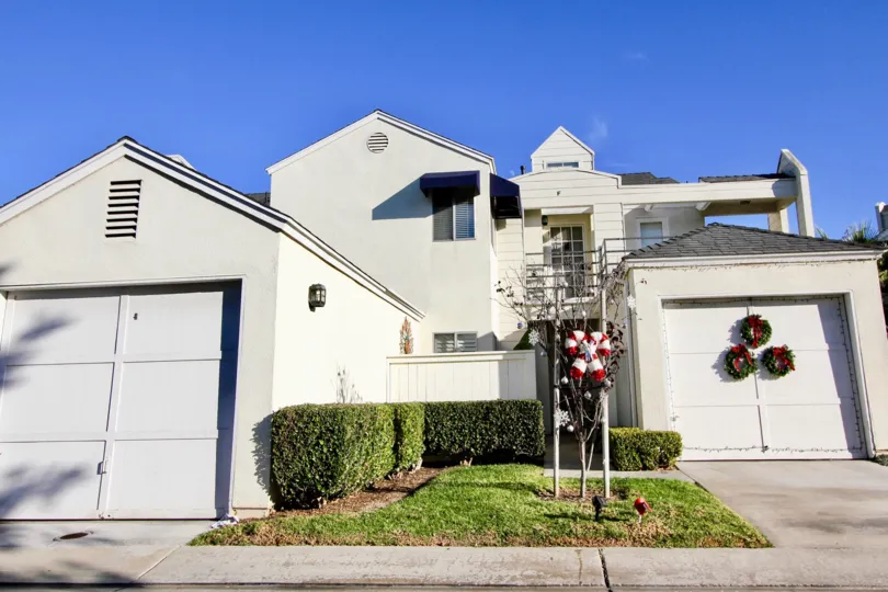 Front garden with garage of Lantern Hill community, Dana Point, CA