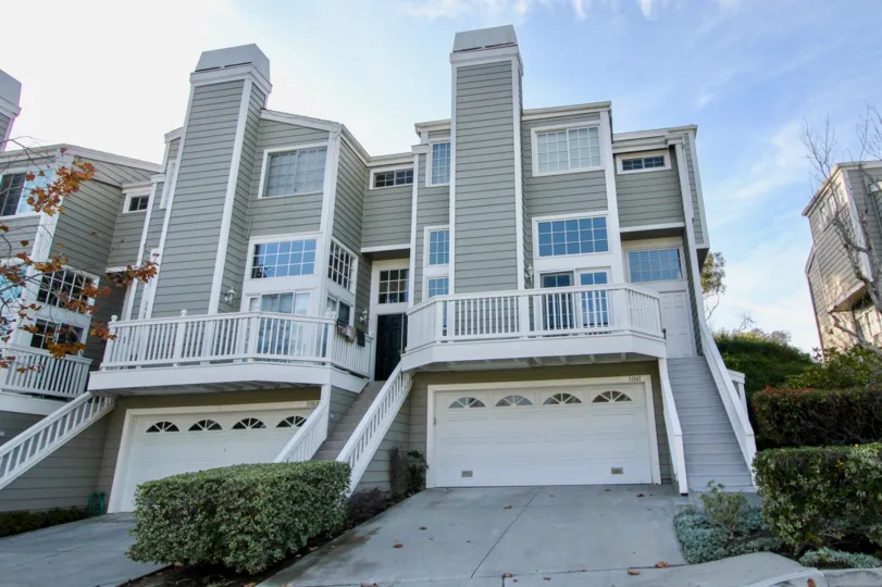 A sunny day in the Marinita Townhomes with a apartment with good designs.