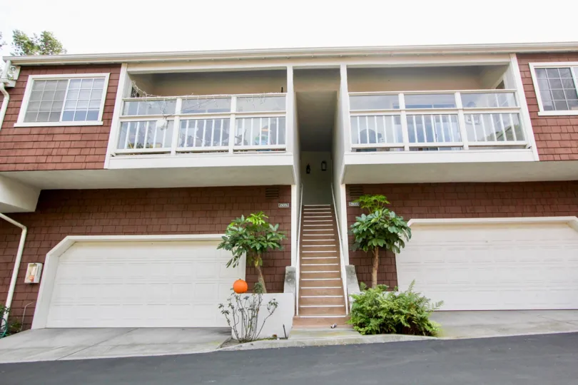Way of the Two Villa's in Pacific Terrace is by one Stairs