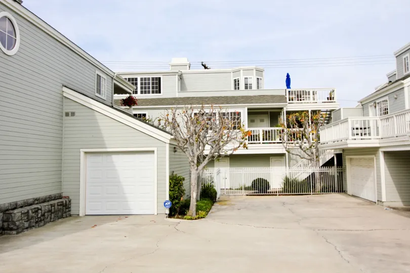 A bright day in the Pilgrims Bluff with a apartment and trees.
