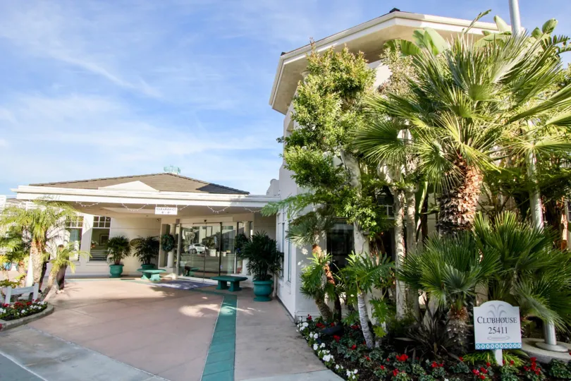 THE 25411 VILLAS IN THE FOUNTAINS AT SEA BLUFFS WITH THE FLOWER POT, PLANTS, TREES