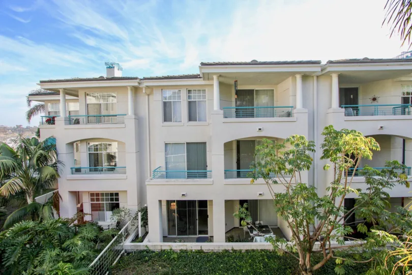 A sunny day in the Fountains at Sea Bluffs with an apartment and blue sky.