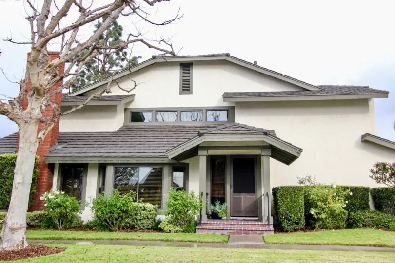Outer View of a hous in Concord Place with front view of building and garden.