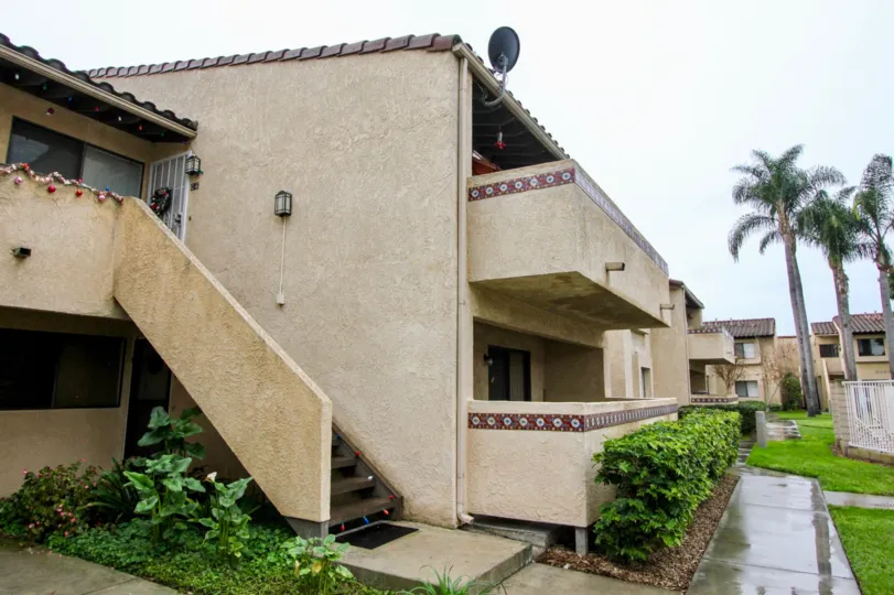 Fountain Crest Valley California building with good balcony and lobby model nice to live