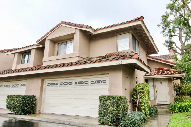 Mariposa Fountain Valley California roofing was good and front side doors are in good model
