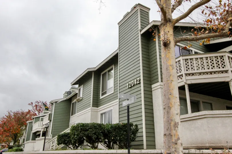 New Chase Fountain Valley California beautiful grey colored building snapped at a cloudy day
