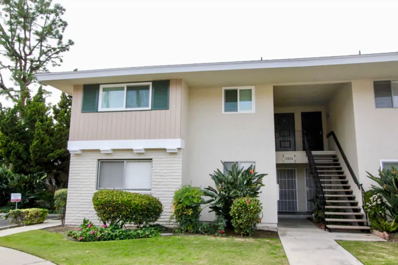 Casa Del Amo Fullerton California with neat outer structure with mild painting model