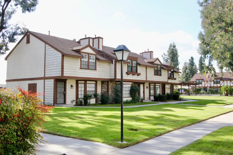 white town homes with brown wood trim in chelsea park estates community in fullerton, california.