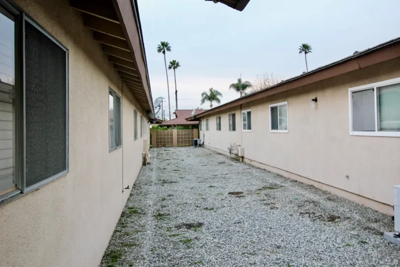 Coco Palms Fullerton California lengthy path linear roofed buildings on both sides