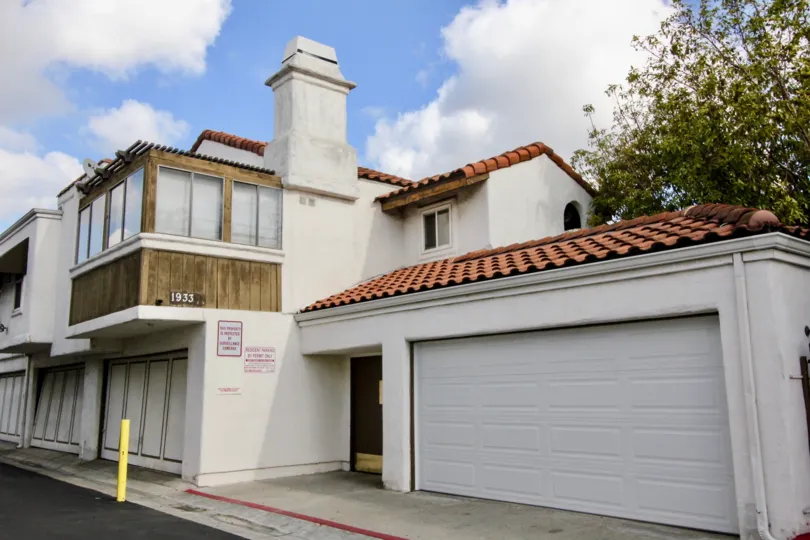 There is garage parking available at Heritage Fullerton in Fullerton