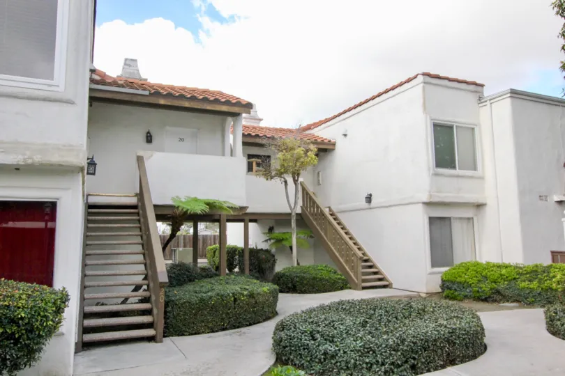 A BEAUTIFULL IMAGE WITH NICE HOUSE AT HERTIAGE FULLERTON IN FULLERTON CITY