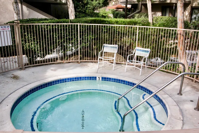 A sunny day by the hot tub at Hidden Lakes in Fullerton, California
