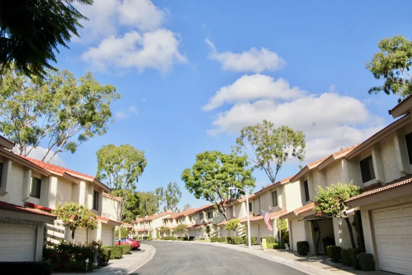 A sunny day in the Malvern Creek suburbs of Fullerton, California
