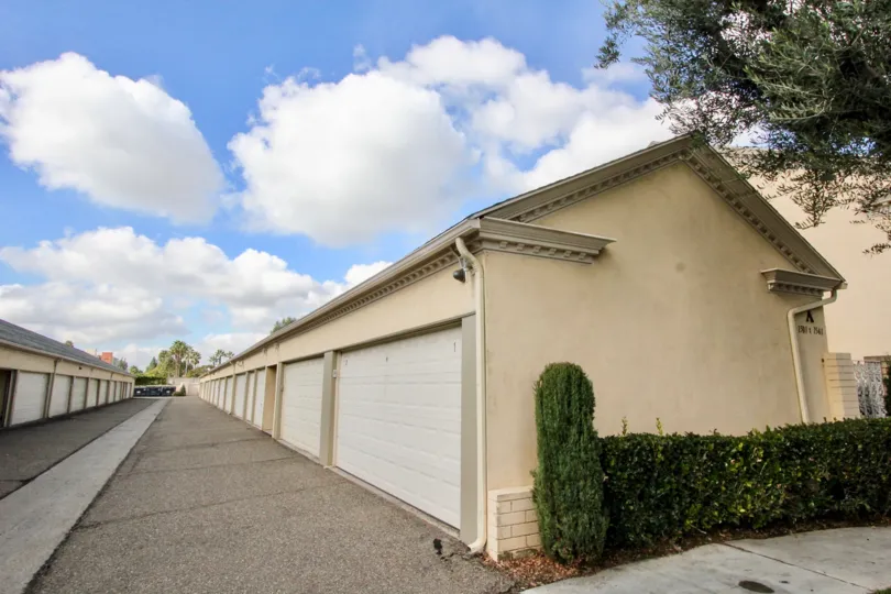 Meredith Manor Fullerton California looks like molded design like shape with long way