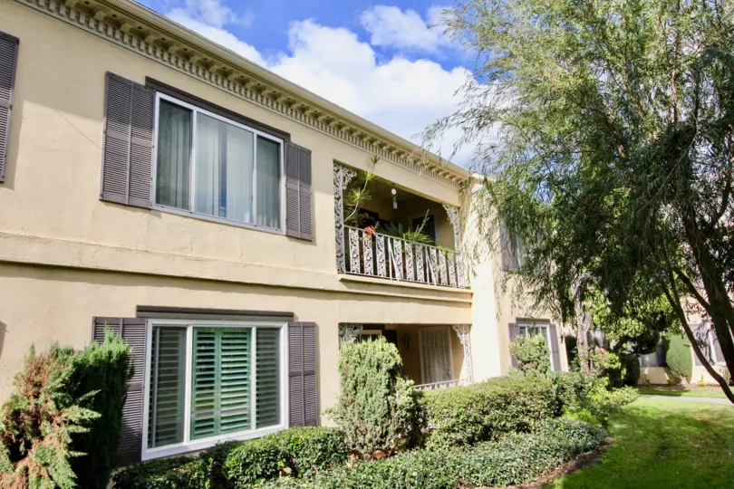 Meredith Manor Fullerton California double floored block with broad windows and cute trees