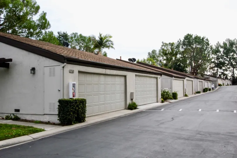 THERE IS A COTTAGE OF IN FRONT OF THE ROAD IN PARK VIST IN FULLERTON CALIFORNIA