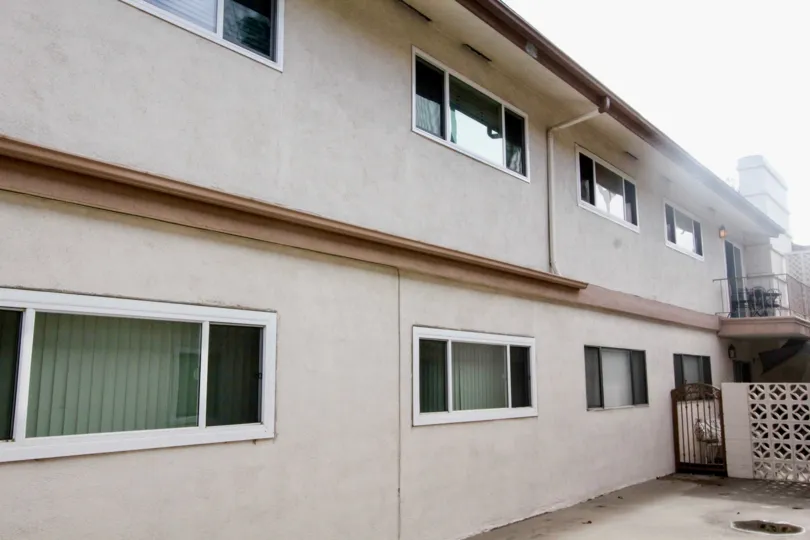 Shadow Lane Fullerton California very neat school like structure and perfect shaped building