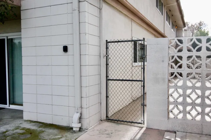 Shadow Lane Fullerton California grid design walls and crossed gates are very nice design