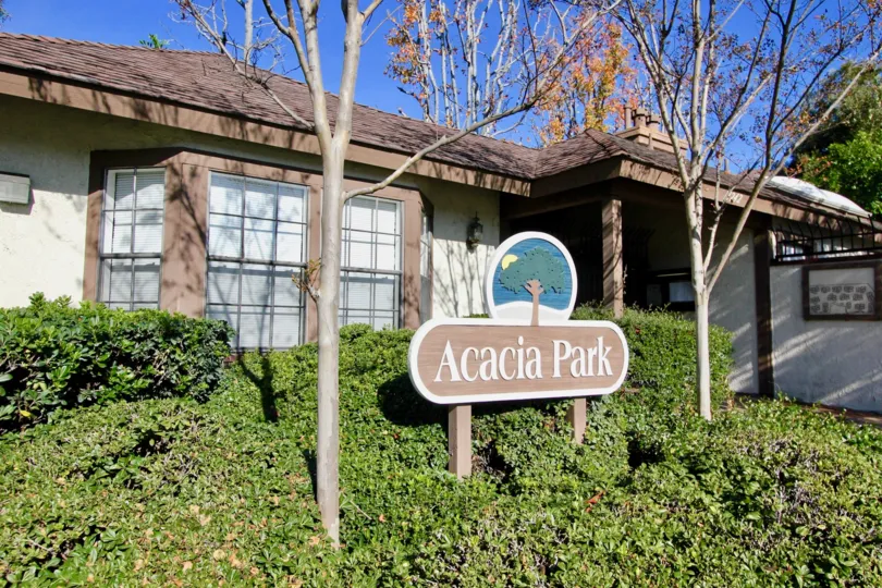 Acacia Park having attractive green location at garden grove city