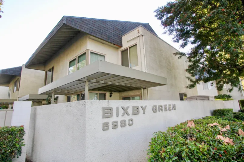 THE 6880 APARTMENT IN THE BIXBY GREEN WITH THE PLANTS, TREES