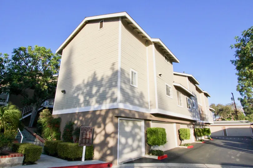 THE BUILDING IN THE BROOKHAVEN CIRCLE WITH THE UPSTAIRS, PLANTS, SHUTTER, TREES