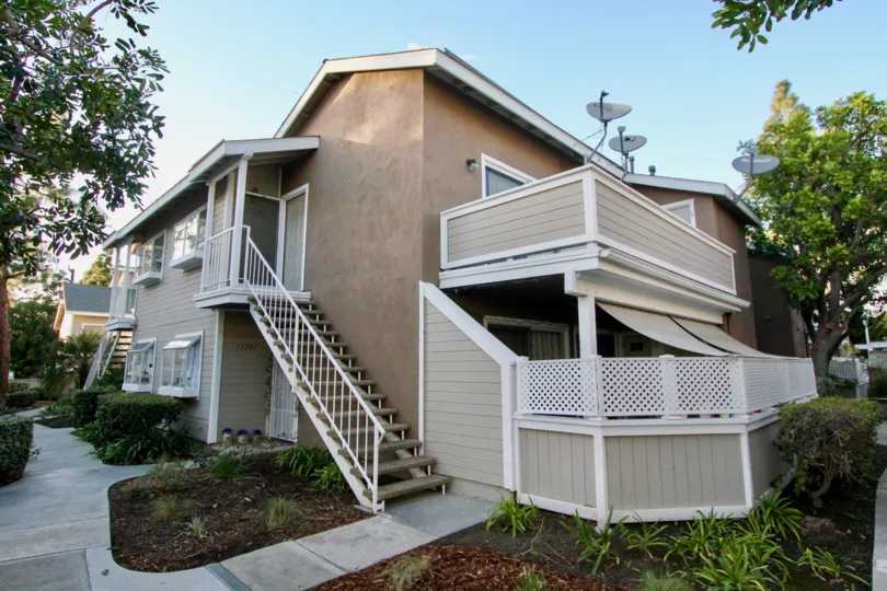 A SUNNY DAY AT THE HOUSE AT GARDEN GROVE IN CALIFORNIA