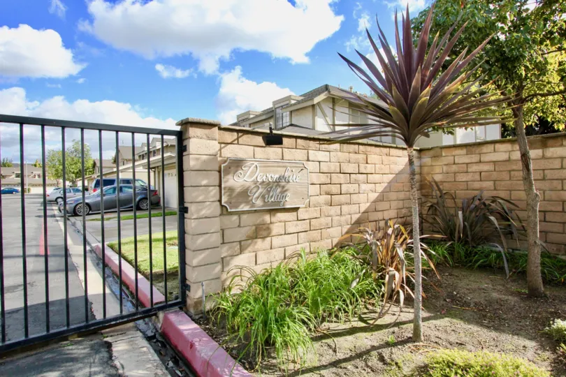 THE FLAT IN THE DEVONSHIRE VILLAGE WITH THE GATE, CAR PARKING