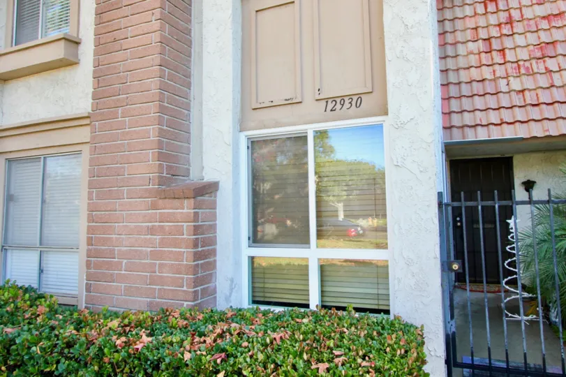 THE 12930 APARTMENT IN THE GARDEN PARK WITH THE FLOWER PLANTS