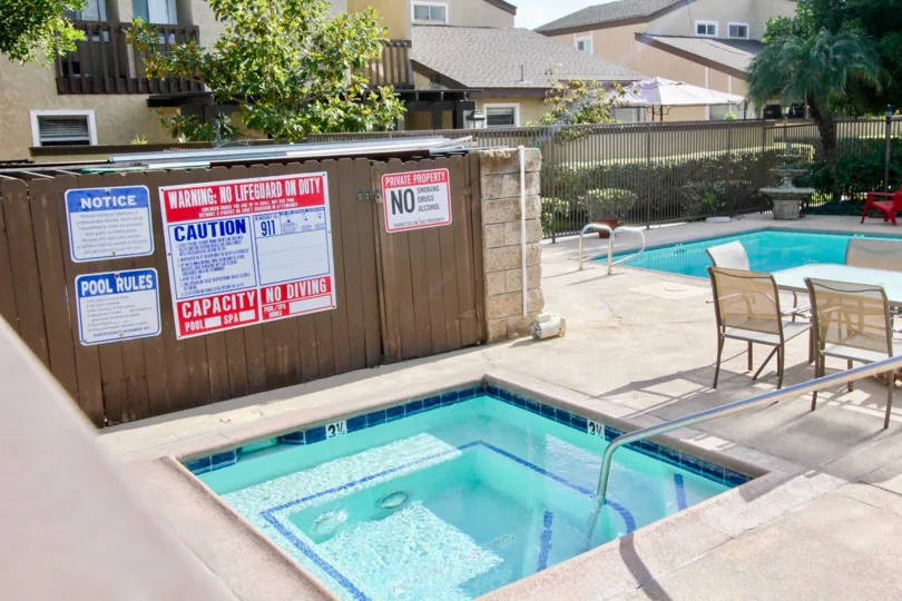 The home are pleasantly located in a nice neighborhood, walking distance to lots of restaurants and shopping centers.