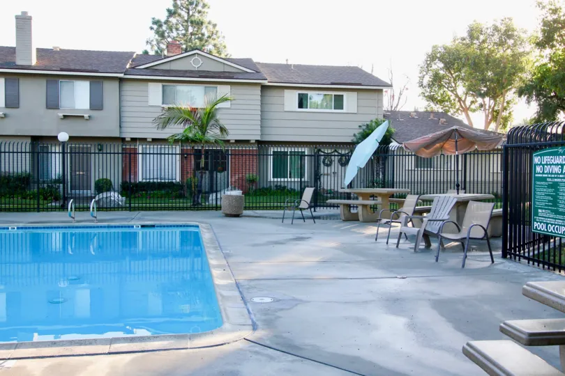 THE FLAT IN THE GARDEN VALLEY WITH THE UMBRELLA, SWIMMING POOL, CHAIRS, PLANTS, TREES
