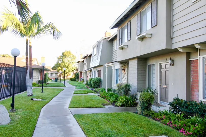 THE FLATS IN THE GARDEN VALLEY WITH THE PATHWAY, PLANTS, LAWN