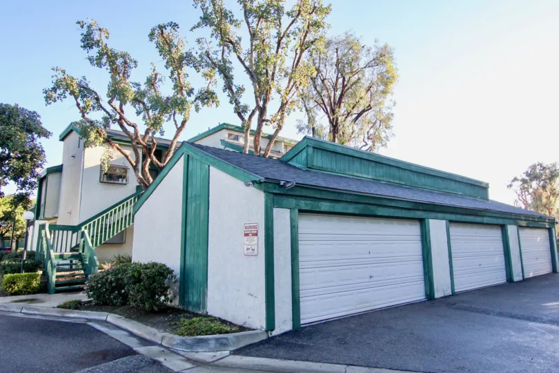 Greenhouse West with long tree beauty location at garden grove
