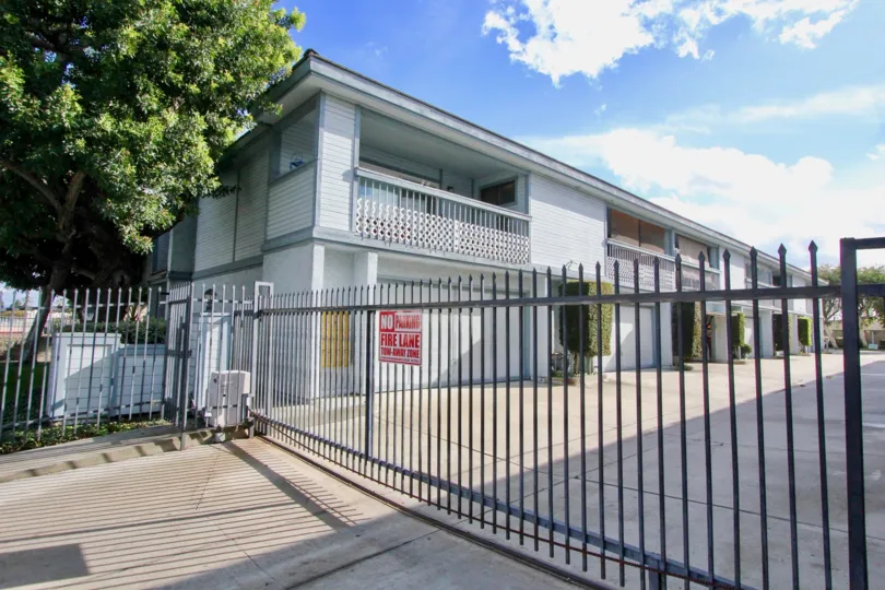 THE HOUSE IN THE HEWITT PLACE TOWNHOMES WITH THE GATE, TREES, PLANTS