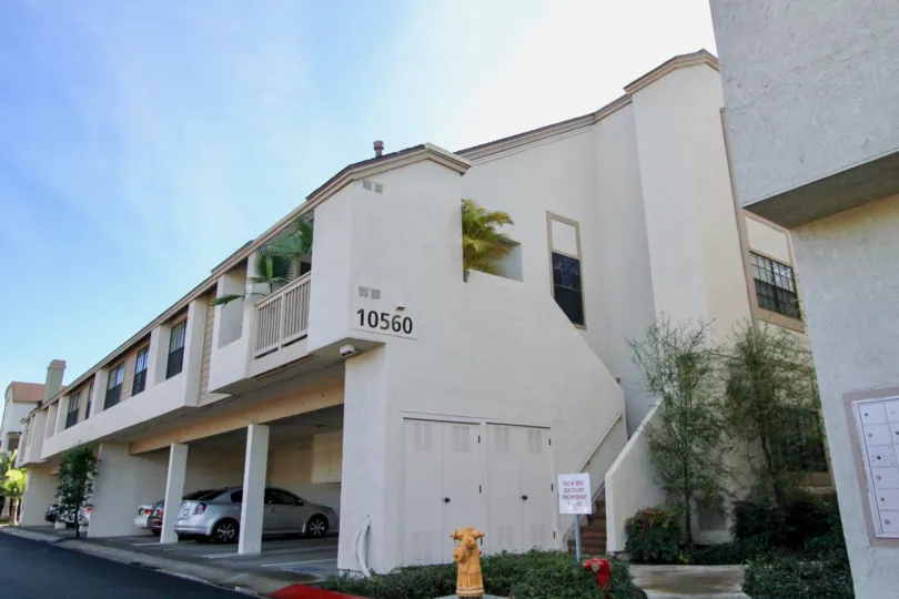 THIS REPRESENTS THE APARTMENTS WHICH THE NUMBERBOARD, CAR SHED, SIDE BY PLANTS ARE PLANTED AND HAS THE STEP, ALSO HAVE THE ROADWAY IN THE COMMUNITY OF LAKESIDE