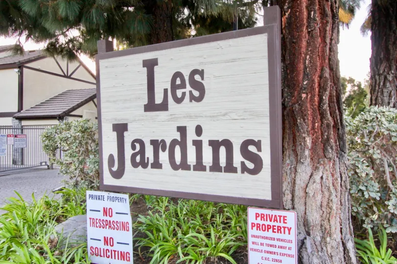 THE HOUSE IN THE LES JARDINS WITH THE LES JARDINS WALL, PLANTS, TREES