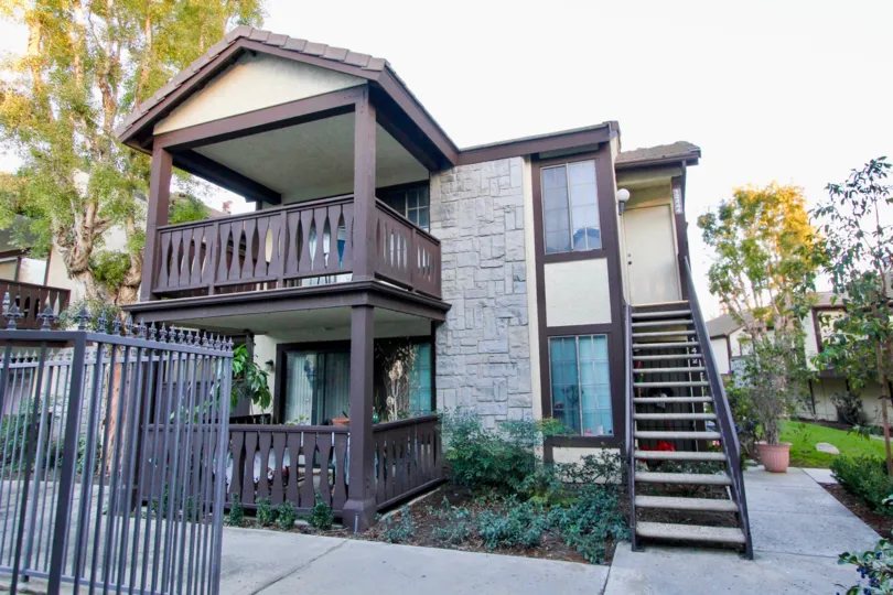 The real estate search: Les Jardins | Condos and Townhomes for Sale in Garden Grove is brought to you courtesy of LivingSoCal, the premier SoCal Real Estate Search Site. If you would like more information about the real estate on this website, or would li