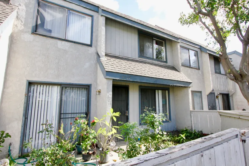 THE HOUSE IN THE LIVINGSTON MEADOWS WITH THE FLOWER PLANTS, TREES