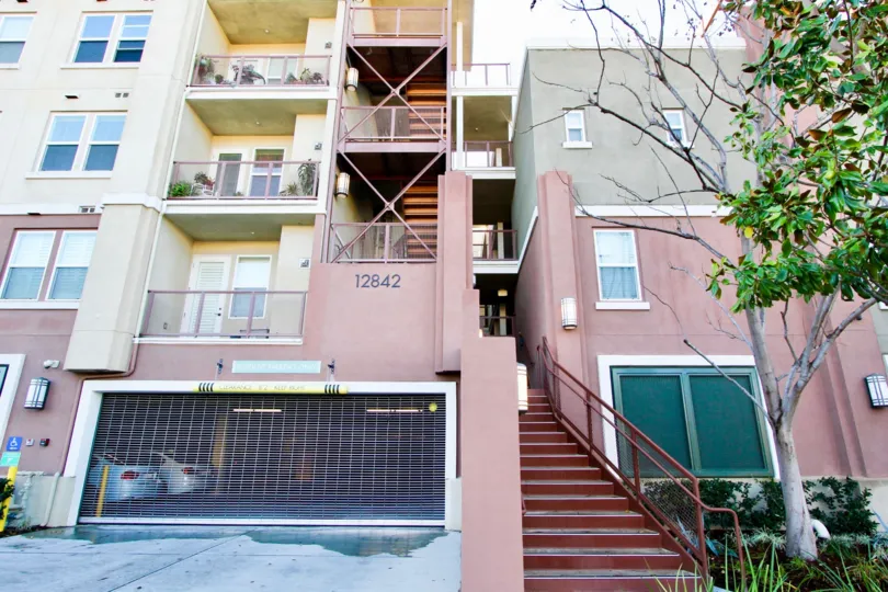 THE 12842 FLAT IN THE LOTUS WALK WITH THE UPSTAIRS, TREES