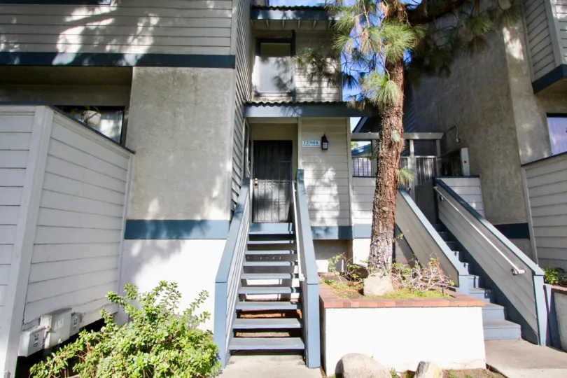 THE FLAT IN THE PINE VILLAS WITH THE UPSTAIRS, PLANTS, TREES