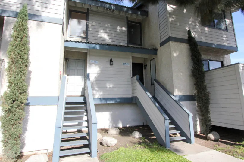 THE HOUSE IN THE PINE VILLAS WITH THE TWO UPSTAIRS, PLANTS, TREES
