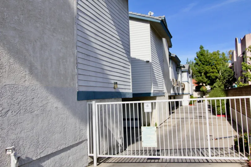 THE FLAT IN THE PINE VILLAS WITH THE GATE, TREES, PLANTS