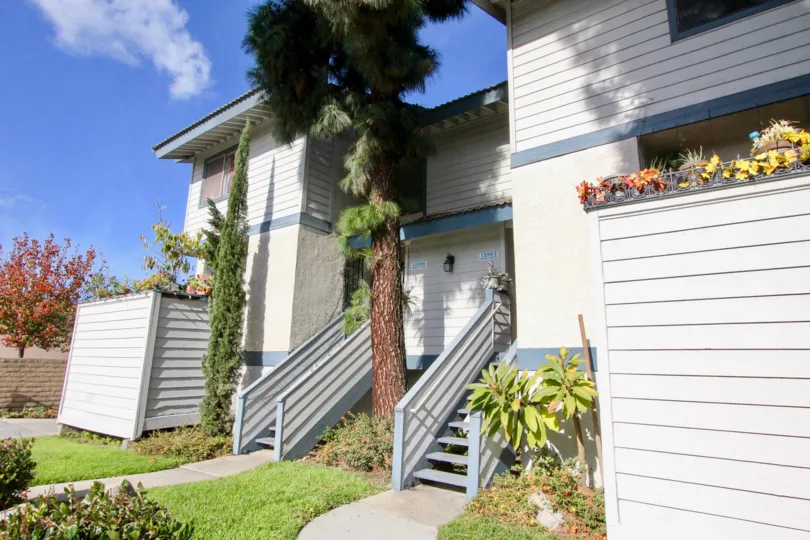 THE FLAT IN THE PINE VILLAS WITH THE UPSTAIRS, LAWN, PLANTS, TREES