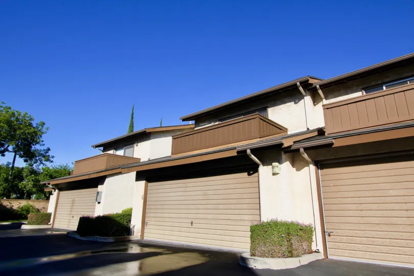 Blue sky in the Stanford Court in Garden Grove with a house
