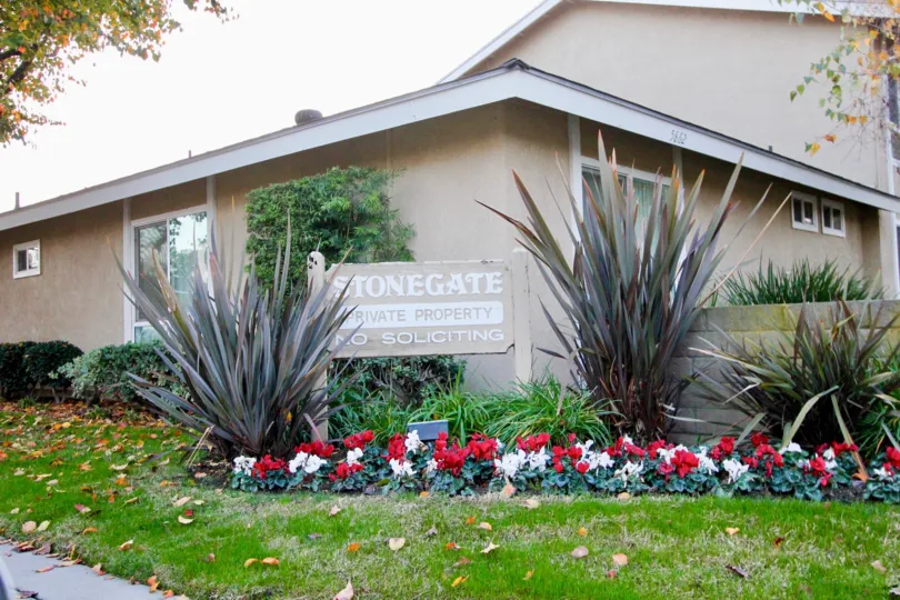 THE COTTAGE IN THE STONEGATE PRIVATE PROPERTY BOARD, FLOWER PLANTS, TREES